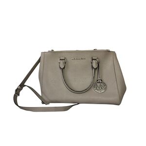 Michael Kors Woman’s purse (limited edition)
Condition- pre owned/good
